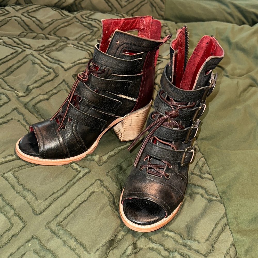 Discontinued Braeden Freebird Heeled Sandals